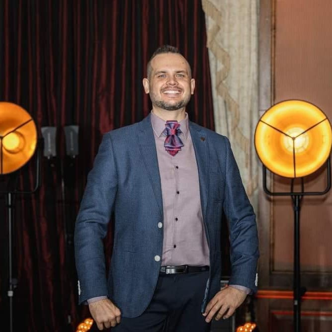 Karolio Miliūno nuotrauka atsiliepimams